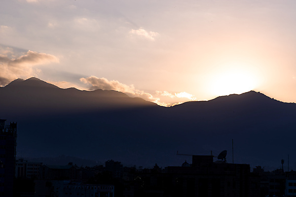 포토 JPG 해외이미지 아시아 하늘 산 주택 파노라마 동양인 사람없음 일몰 새벽 도시 군중 언덕 네팔 타운 스카이라인 카트만두 해외포토 자연요소 나라 촬영기법 사람 인종 건물 노을 파일형식 이미지허브