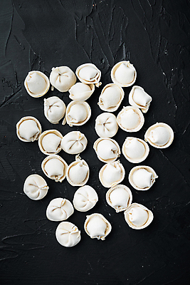 포토 JPG 해외이미지 검은배경 실내 사람없음 이탈리아음식 라비올리 해외포토 백그라운드 서양음식 내부 검은색 파일형식 이미지허브