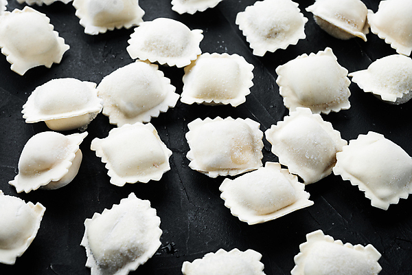 포토 JPG 해외이미지 검은배경 실내 사람없음 이탈리아음식 라비올리 해외포토 백그라운드 서양음식 내부 검은색 파일형식 이미지허브