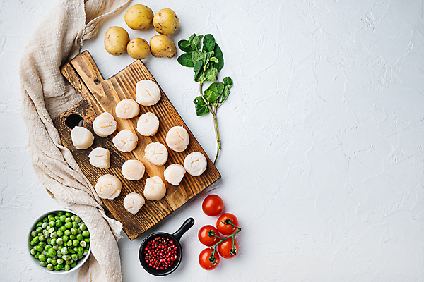 포토 JPG 해외이미지 식재료 방울토마토 조개 감자 실내 사람없음 흰배경 완두콩 가리비 관자 나무도마 통후추 카피스페이스 해외포토 백그라운드 토마토 채소 어패류 콩 도마 내부 목재 공백 흰색 후추 파일형식 이미지허브