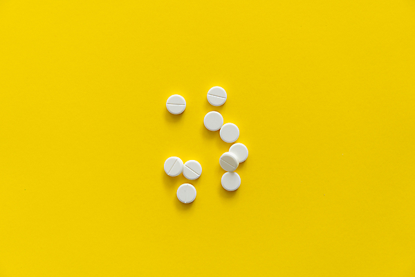 포토 JPG 해외이미지 백그라운드 건강 사람없음 알약 약 노란배경 비타민제 카피스페이스 해외포토 의학 노란색 공백 비타민 파일형식 이미지허브