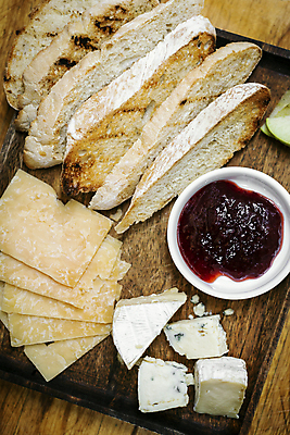 포토 JPG 해외이미지 접시 유럽 음식 빵 치즈 쟁반 사람없음 목재 세트 시골 선택 혼합 잼 만취 먹기 심플 토스트 섞기 타파스 해외포토 나무 식기 나라 컨셉 재료 모션 유제품 소스_음식 애피타이저 술취함 파일형식 이미지허브