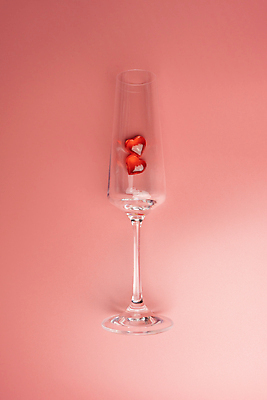포토 JPG 해외이미지 분홍색 실내 사람없음 샴페인잔 미니멀 해외포토 컬러 술잔 내부 파일형식 이미지허브