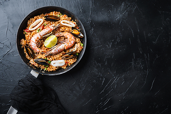 포토 JPG 해외이미지 백그라운드 밥 검은배경 새우 사람없음 전통음식 프라이팬 천 해산물 오징어 홍합 라임 스페인요리 파에야 카피스페이스 해외포토 전통 음식 과일 주방용품 어패류 연체동물 서양음식 갑각류 검은색 수중동물 공백 직물 스페인 파일형식 이미지허브