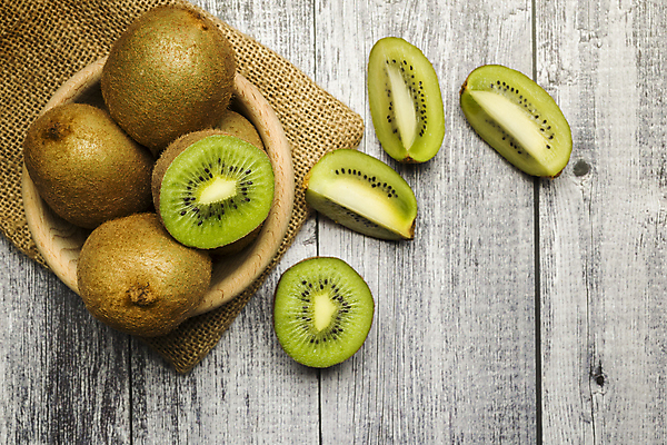 포토 JPG 해외이미지 조각 다이어트 과일 부분 자연 탁자 건강 키위 씨앗 사람없음 목재 초록색 쌓기 건강관리 신선 사발 횡단보도 정상 자르기 슬라이스 성분 흙더미 깨짐 비타민C 숙성 식용 이국적 해외포토 나무 식물 컬러 가구 컨셉 재료 모션 관리 흙 사기그릇 보행로 생태계 비타민 파일형식 더미 이미지허브