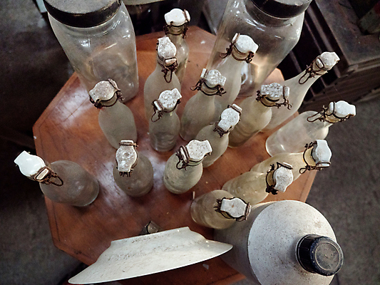 포토 JPG 해외이미지 문화 거리 사람없음 내부 세일 상점 금속 수확 골동품 램프 역사 시장 수집 창고 오브젝트 복고 수납 구식 옛날 해외포토 농업 재질 조명 파일형식 이미지허브