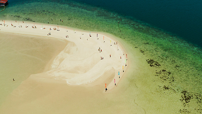 포토 JPG 해외이미지 나무 아시아 바다 섬 여행 자연 휴가 사람없음 야외 물 파란색 모래사장 맑음 만 보트 숲 암초 석호 조감도 해외포토 자연요소 식물 나라 컬러 배_교통 날씨 생태계 파일형식 이미지허브