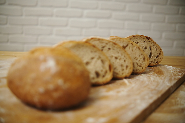 포토 JPG 해외이미지 손 여자 음식 빵 조각 백그라운드 다이어트 탁자 샌드위치 건강 요리 사람없음 갈색 주방 요리사 식사 저녁식사 빵집 껍질 흰색 시골 신선 칼 맛 아침식사 낟알 자르기 밀 굽기 먹기 유기농 슬라이스 밀가루 토스트 덩어리 내추럴 제빵사 페스츄리 핸드메이드 해외포토 직업 웰빙 컬러 가구 컨셉 모션 곡류 사람 신체부위 상점 가루 구이 파일형식 이미지허브