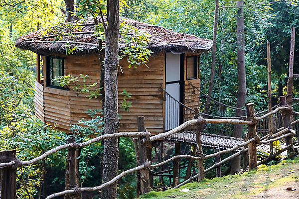 포토 JPG 해외이미지 나무 전통 외관 계절 공원 여행 백그라운드 겨울 건축양식 자연 하늘 지붕 휴가 주택 사람없음 야외 건물 목재 초록색 물 정원 봄 흰색 시골 도시 숲 언덕 장면 옛날 해외포토 자연요소 식물 건축물 공공시설 건축 컬러 재료 생태계 파일형식 이미지허브