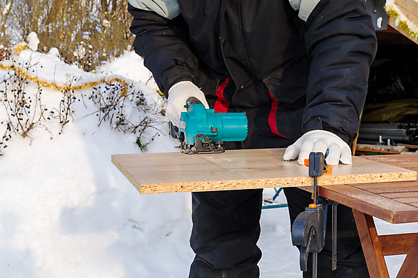 포토 JPG 해외이미지 손 남자 비즈니스 손잡이 한명 안전 사람 성인 사람없음 기계 공구 작업 판넬 바퀴 원형 자르기 목수 목공예 작업도구 프라하 잡동사니 수목 톱질 해외포토 도형 직업 1 모션 신체부위 도구 공예 체코 파일형식 이미지허브