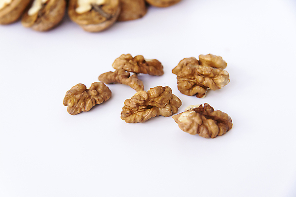 포토 JPG 해외이미지 단면 건조 사람없음 껍질 낟알 흰배경 알맹이 호두 해외포토 백그라운드 견과류 흰색 파일형식 이미지허브