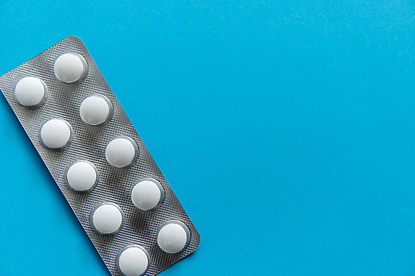 포토 JPG 해외이미지 백그라운드 포장 건강 사람없음 알약 약 은박지 파란배경 비타민제 카피스페이스 해외포토 의학 파란색 공백 비타민 파일형식 이미지허브