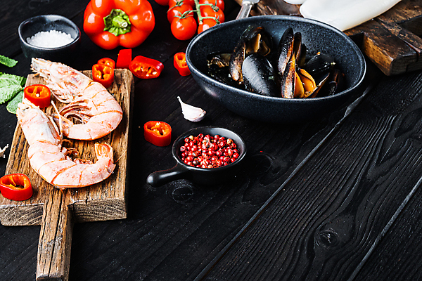 포토 JPG 해외이미지 백그라운드 재료 방울토마토 고추 검은배경 새우 파프리카 사람없음 세트 전통음식 신선 해산물 오징어 날것 슬라이스 홍합 나무도마 스페인요리 통후추 파에야 카피스페이스 해외포토 전통 음식 토마토 채소 어패류 연체동물 도마 서양음식 갑각류 목재 검은색 수중동물 공백 스페인 후추 파일형식 이미지허브