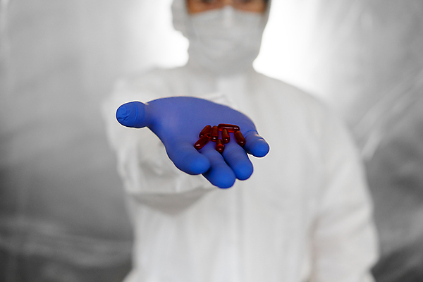 포토 JPG 해외이미지 직업 남자 얼굴 건강 병원 가면 안전 사람 정장 사람없음 치료 빨간색 알약 약 건강관리 의사 흰색 수비 바이러스 보호 질병 위험 예방 감염 전염 온도 소독 전염병 증상 화학물질 해외포토 옷 컬러 컨셉 의학 모션 관리 신체부위 의료진 화학 파일형식 이미지허브