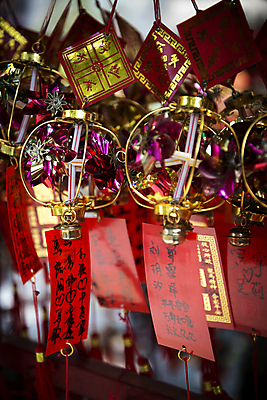 포토 JPG 해외이미지 전통 아시아 종교 문화 불교 공 매달리기 미술 동양인 사람없음 내부 장식 빨간색 컬러풀 중국 화려 행운 심볼 묘사 오브젝트 마카오 미신 사당 해외포토 나라 컬러 컨셉 모션 문화예술 인종 파일형식 이미지허브