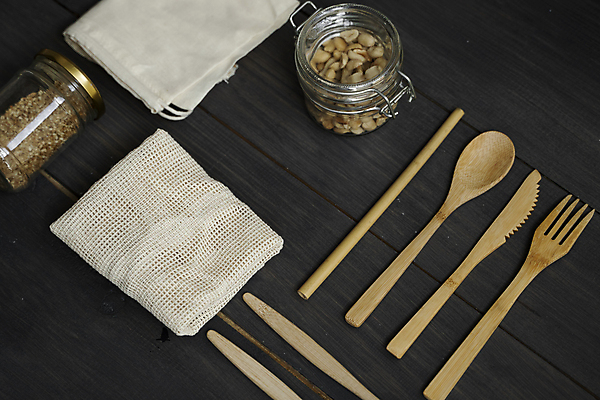 포토 JPG 해외이미지 포크 유리병 사람없음 숟가락 그물 나이프 대나무 향신료 오브젝트 에코 친환경 재활용품 친환경제품 대나무빨대 해외포토 나무 식기 병_용기 수저 빨대 환경 재활용 칼 향미료 파일형식 이미지허브