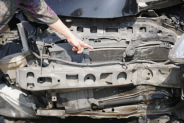 포토 JPG 해외이미지 교통시설 자동차 안전 사람없음 금속 손상 수리 위험 충돌 사건 고장 보험 깨짐 때리기 자동 재앙 해외포토 육상교통 교통 컨셉 모션 재질 시설 파일형식 이미지허브