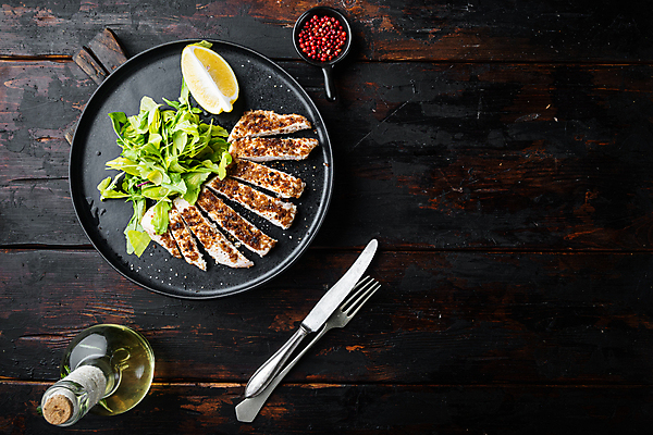 포토 JPG 해외이미지 접시 조각 포크 요리 사람없음 닭고기 나이프 올리브오일 레몬 그릴구이 통후추 카피스페이스 해외포토 식기 과일 육류 공백 칼 기름_음식 구이 후추 파일형식 이미지허브