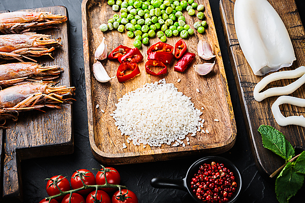 포토 JPG 해외이미지 백그라운드 방울토마토 고추 검은배경 새우 마늘 사람없음 전통음식 쌀 허브 해산물 오징어 완두콩 날것 슬라이스 홍합 나무도마 나무쟁반 스페인요리 파에야 해외포토 식물 전통 음식 토마토 채소 어패류 콩 곡류 연체동물 도마 쟁반 서양음식 갑각류 목재 검은색 수중동물 스페인 파일형식 이미지허브