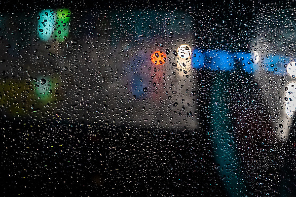 포토 JPG 해외이미지 주간 창문 사람없음 야외 검은색 물방울 비 빗방울 보케 해외포토 자연요소 컬러 날씨 비_날씨 파일형식 이미지허브