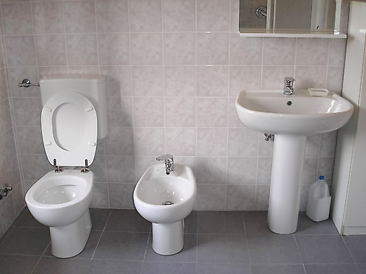 포토 JPG 해외이미지 건축양식 주택 실내 사람없음 물 목욕 거울 방 욕실 화장실 대야 해외포토 자연요소 건축 내부 건물 청결 파일형식 이미지허브