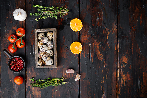 포토 JPG 해외이미지 오렌지 식재료 방울토마토 실내 육류 사람없음 하이앵글 나무상자 허브 담기 메추리알 메추리 통마늘 통후추 카피스페이스 나무배경 해외포토 식물 뷰포인트 백그라운드 토마토 과일 모션 마늘 내부 상자 알 공백 후추 파일형식 이미지허브