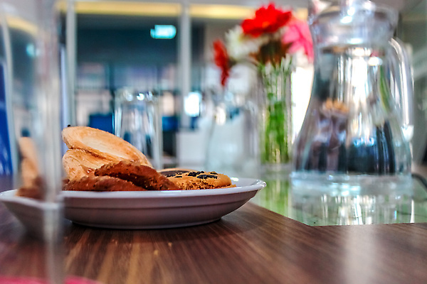 포토 JPG 해외이미지 음식 컨셉 비즈니스 통신 탁자 회의 휴가 협력 세포 관리 사람 사람없음 컵 태블릿 사무실 알약 파티 쿠키 디지털 공백 마시기 작업 비즈니스맨 비즈니스우먼 그룹 어플리케이션 먹기 동료 약속 머핀 커뮤니티 점심식사 단절 정중 카피스페이스 해외포토 식기 여자 남자 빵 가구 관계 모션 디저트 이벤트 전자제품 스마트기기 약 식사 직장인 파일형식 이미지허브