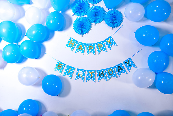 포토 JPG 해외이미지 손 기념일 행복 어린이 백그라운드 탁자 불꽃 기념 안테나 선물 이벤트 사람없음 장식 파란색 단어 빛 컬러풀 숫자 파티 축제 놀람 축하 생일 정상 편지 은박지 책상 바쁨 꽃가루 풍선 헬륨 해외포토 문자 감정 컬러 가구 컨셉 통신 불 표정 사람 신체부위 원소 가루 파일형식 이미지허브