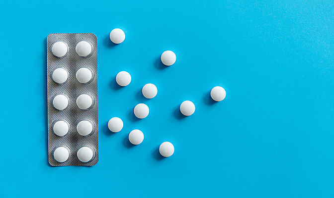 포토 JPG 해외이미지 백그라운드 포장 건강 사람없음 알약 약 은박지 파란배경 비타민제 카피스페이스 해외포토 의학 파란색 공백 비타민 파일형식 이미지허브