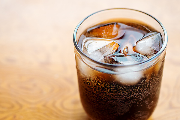 포토 JPG 해외이미지 음료 음식 유리 검은배경 패스트푸드 사람없음 빨간색 물 여름 갈색 얼음 거품 젖음 흐름 신선 액체 붓기 떨어짐 갈증 순수 상쾌 콜라 소다 위생관리 스플래쉬 해외포토 자연요소 계절 감정 컬러 백그라운드 컨셉 모션 재질 관리 검은색 인스턴트 탄산음료 파일형식 이미지허브