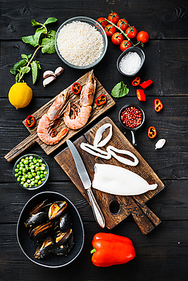 포토 JPG 해외이미지 백그라운드 재료 방울토마토 고추 검은배경 새우 파프리카 마늘 사람없음 세트 전통음식 쌀 신선 나이프 레몬 허브 해산물 오징어 완두콩 날것 나무바닥 홍합 나무도마 스페인요리 통후추 파에야 해외포토 식물 전통 식기 음식 토마토 채소 과일 어패류 콩 곡류 바닥 연체동물 도마 서양음식 갑각류 목재 검은색 수중동물 스페인 칼 후추 파일형식 이미지허브