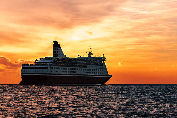 포토 JPG 해외이미지 주간 바다 항해 사람없음 야외 일몰 큼 유람선 크루즈 해외포토 자연요소 배_교통 노을 크기 파일형식 이미지허브