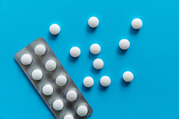 포토 JPG 해외이미지 백그라운드 포장 건강 사람없음 알약 약 은박지 파란배경 비타민제 카피스페이스 해외포토 의학 파란색 공백 비타민 파일형식 이미지허브