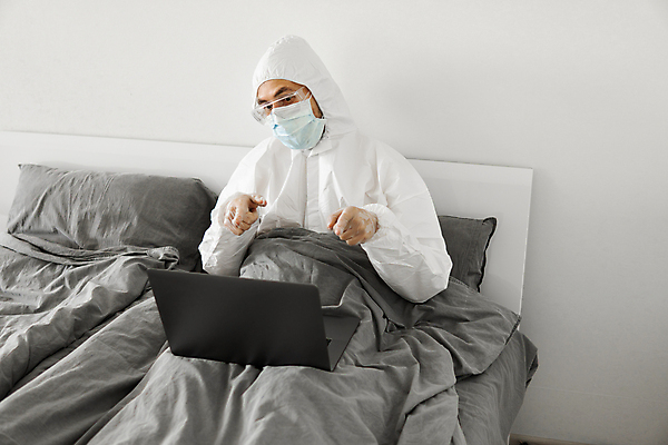 포토 JPG 해외이미지 라이프스타일 장갑 인터넷 비즈니스 통신 주택 가면 안전 사람 정장 성인 사람없음 노트북 컴퓨터 약 공책 고통 작업 호흡기관 바이러스 보호 질병 위험 감염 고립 전염병 해외포토 잡화 옷 감정 컨셉 의학 문구용품 건물 생활 전자제품 장기_의학 파일형식 이미지허브