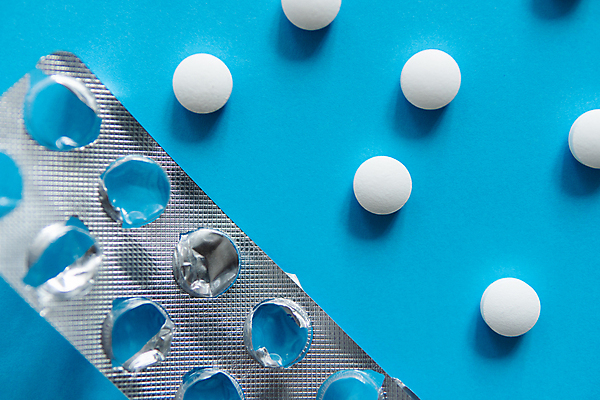 포토 JPG 해외이미지 백그라운드 포장 건강 사람없음 알약 약 은박지 파란배경 비타민제 카피스페이스 해외포토 의학 파란색 공백 비타민 파일형식 이미지허브