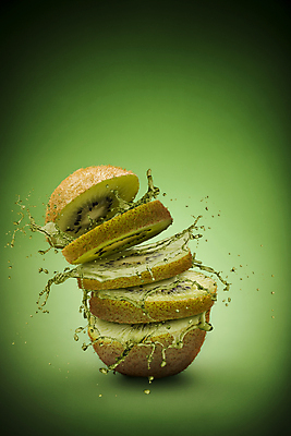 포토 JPG 해외이미지 조각 백그라운드 다이어트 과일 부분 자연 건강 키위 씨앗 사람없음 초록색 건강관리 주스 젖음 신선 오픈 횡단보도 떨어짐 자르기 슬라이스 성분 깨짐 비타민C 숙성 식용 이국적 스플래쉬 해외포토 식물 음료 컬러 컨셉 모션 관리 보행로 생태계 비타민 파일형식 이미지허브