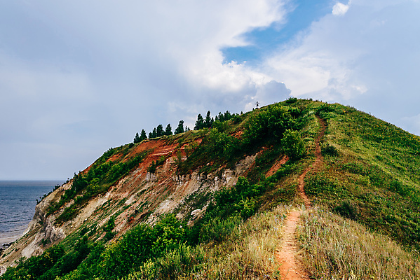 포토 JPG 해외이미지 나무 꽃 길 여행 자국 자연 하늘 휴가 산 등대 사람없음 야외 물 강 햇빛 환경 고요 트래킹 하이킹 황무지 신호등 오솔길 언덕 배낭여행 러시아 흐림 방법 선로 해외포토 자연요소 식물 유럽 레저 날씨 태양 생태계 파일형식 이미지허브