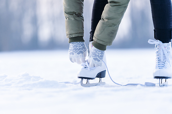 포토 JPG 해외이미지 1 라이프스타일 계절 여자 호수 스포츠 신발 겨울 발 자연 날씨 부츠 건강 사람 사람없음 야외 운동 숫자 유행 냉동 얼음 추위 스케이트 스케이팅 흰색 춤 연못 칼날 스케이터 해외포토 자연요소 문자 스포츠용품 컬러 문화예술 겨울스포츠 운동선수 생활 신체부위 생태계 파일형식 이미지허브