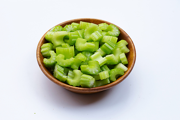 포토 JPG 해외이미지 줄기 사람없음 신선 흰배경 유기농 담기 슬라이스 샐러리 나무그릇 해외포토 식물 그릇 웰빙 백그라운드 채소 모션 목재 흰색 파일형식 이미지허브