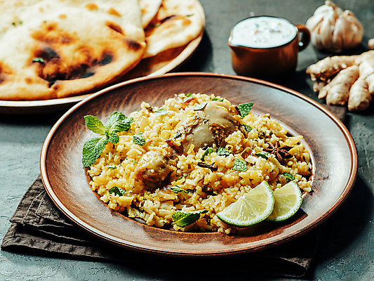 포토 JPG 해외이미지 접시 마늘 요리 사람없음 치킨 난 볶음밥 생강 요거트 해외포토 식기 음식 채소 유제품 닭고기요리 파일형식 이미지허브