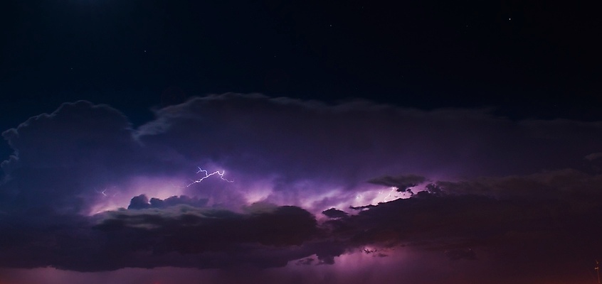 포토 JPG 해외이미지 구름 백그라운드 자연 하늘 날씨 사람없음 파란색 보라색 어둠 힘 에너지 야간 번개 폭풍 뇌우 폭풍우 힘찬 해외포토 자연요소 컬러 컨셉 비_날씨 자연재해 생태계 파일형식 이미지허브