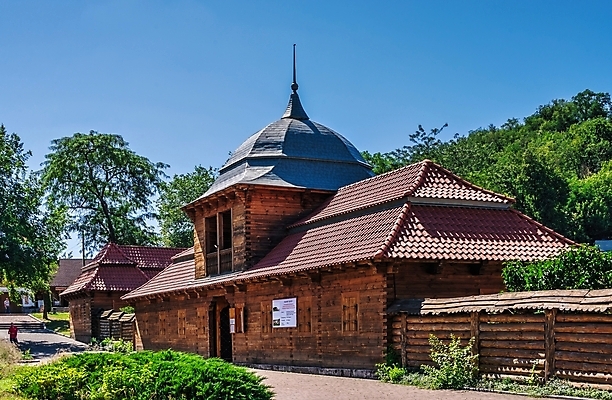 포토 JPG 해외이미지 나무 유럽 여행 건축양식 주택 사람없음 건물 여름 도시풍경 교회 맑음 산책 도시 역사 박물관 우크라이나 전국 회복 해외포토 식물 건축물 계절 건축 나라 컨셉 종교건축 날씨 휴식 풍경 파일형식 이미지허브