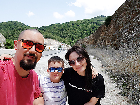 포토 JPG 해외이미지 백인 라이프스타일 행복 어린이 여행 가족 자연 휴가 산 함께함 건강 사랑 사람 소년 성인 야외 세명 친구 선글라스 여행객 그룹 해외포토 서양인 남자 감정 안경 컨셉 관계 생활 생태계 파일형식 이미지허브