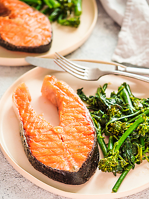 포토 JPG 해외이미지 접시 포크 사람없음 나이프 연어 시금치 연어구이 연어스테이크 해외포토 식기 채소 어류 스테이크 칼 생선구이 파일형식 이미지허브