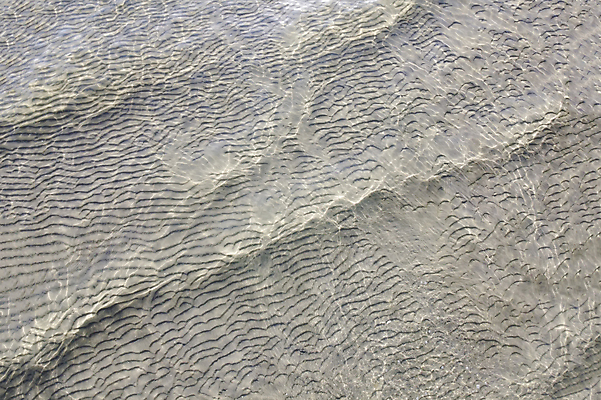 포토 JPG 해외이미지 디자인 물결 모래 파도 바다 여행 백그라운드 패턴 자연 벽지 표면 추상 휴가 바닥 사람없음 물 여름 빛 모래사장 햇빛 태양 반사 우주 맑음 수중 침묵 젖음 흰색 뜨거움 투명 액체 모래언덕 아래 질감 장면 내추럴 해외포토 자연요소 계절 컬러 무늬 날씨 소리 방향 언덕 생태계 위치 파일형식 이미지허브