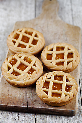 포토 JPG 해외이미지 사람없음 달콤 나무도마 살구잼 타르트 나무배경 해외포토 빵 백그라운드 도마 목재 맛 잼 파이_빵 파일형식 이미지허브