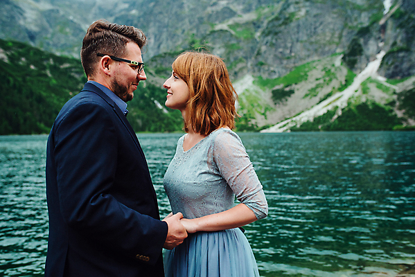 포토 JPG 해외이미지 구름 커플 공원 남자 행복 안경 호수 2 하늘 산 사랑 성인 두명 초록색 물 파란색 강 산책 바위 숲 깊이 터키석 화강암 해외포토 자연요소 잡화 공공시설 감정 컬러 관계 휴식 사람 암석 돌_바위 보석 파일형식 이미지허브