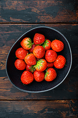 포토 JPG 해외이미지 그릇 딸기 사람없음 빨간색 해외포토 식기 컬러 과일 파일형식 이미지허브