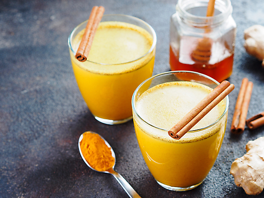 포토 JPG 해외이미지 유리 사람없음 숟가락 가루 허브 향신료 꿀 생강 스무디 시나몬 시나몬스틱 허니디퍼 강황 카피스페이스 울금 해외포토 식물 음료 채소 식재료 재질 수저 공백 한약재 도구 향미료 파일형식 이미지허브