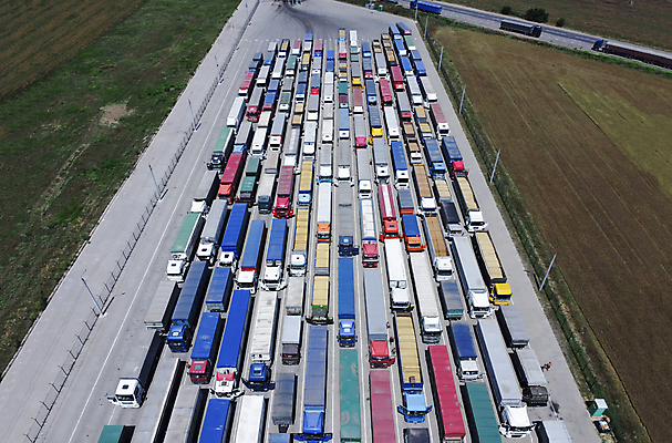 포토 JPG 해외이미지 산업 도로 선 교통수단 패턴 비즈니스 교통시설 안테나 사람없음 야외 항구 거래 운전 트럭 화물 대기 시간 기다림 상품 컨테이너 주차 아스팔트 무역 바쁨 캘리포니아 수납 포트 바둑 제비 드론 수입 터미널 해외포토 길 교통 무늬 통신 모션 자동차 놀이 조류 미국 운송업 시설 파일형식 이미지허브